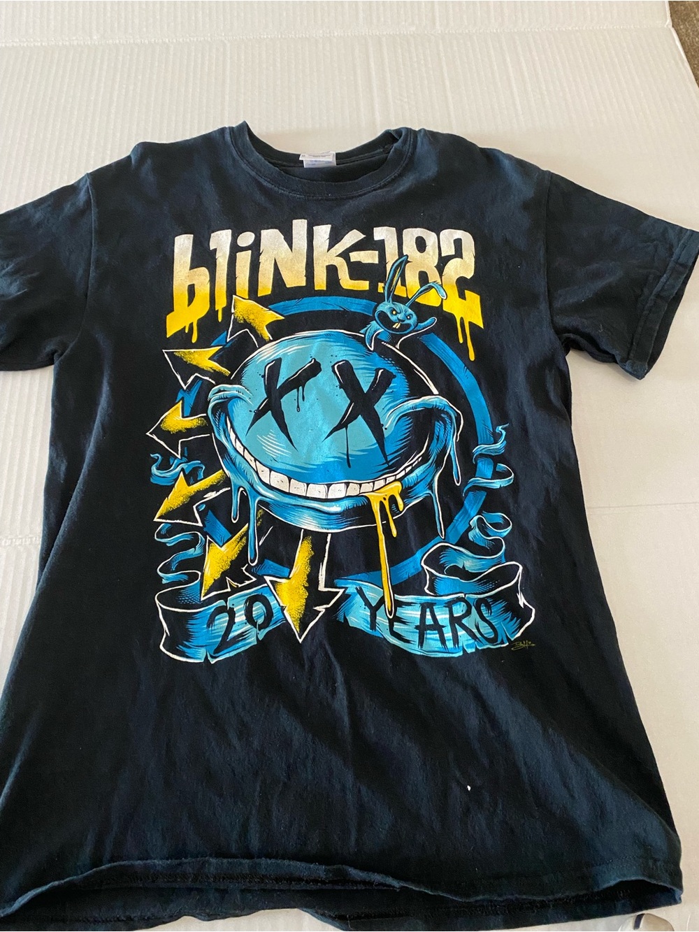 Blink 182 20 Years Black Graphic Tee - Blue & Yellow Design Vintage Medium punk